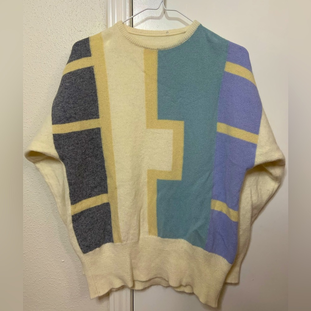 Vintage 90s wool sweater. I love the design and the colors are so easy to match